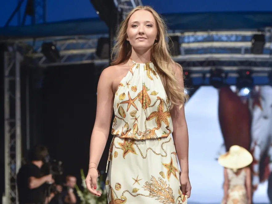 Piękna wnuczka Grażyny Szapołowskiej na wybiegu