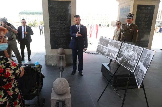 Nie będzie defilady z powodu koronawirusa. Błaszczak: Zorganizujemy festyny