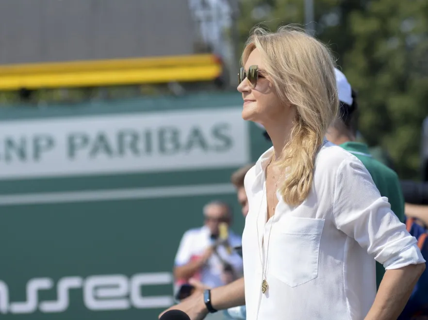 Grażyna Torbicka wie, jak wyglądać elegancko, gdy żar leje się z nieba