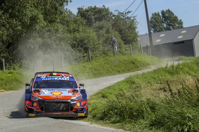 Thierry Neuville wygrał ósmą rundę samochodowych mistrzostw świata