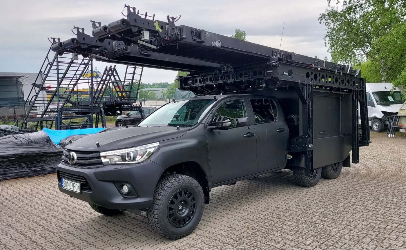 toyota-hilux-6x6-37216067.jpg