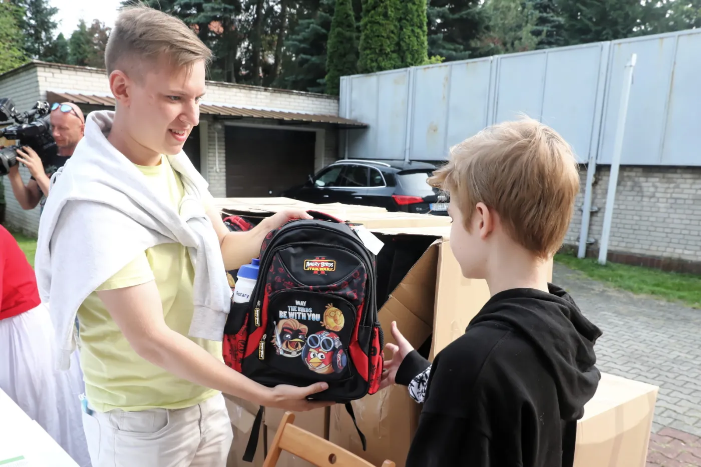 Dzieciom uchodźców z Białorusi przekazano wyprawki szkolne