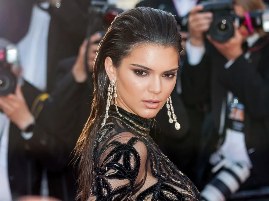 Szczęście nie trwa wiecznie... Internauci chcą odebrać młodziutkiej gwieździe wybiegów tytuł ikony mody