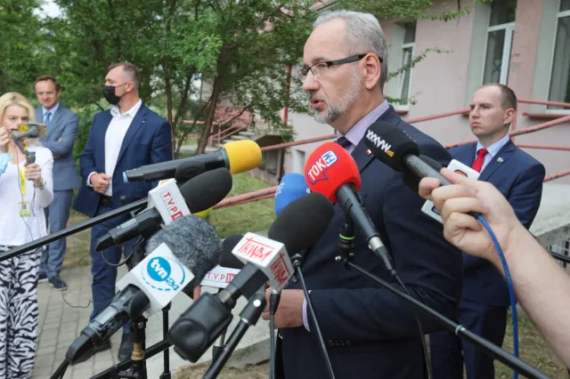 Jak Niedzielski walczy z pandemią? Ponad jedna trzecia źle o ministrze [SONDAŻ]