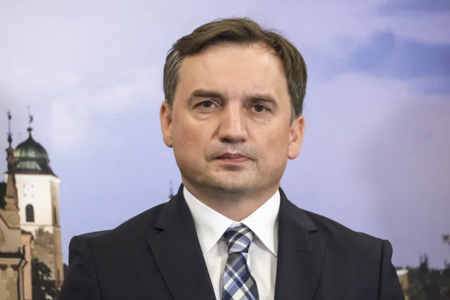 Ziobro odpowiada na krok Manowskiej. "Działania sprzeczne z prawem", "nie była w stanie sprostać wyzwaniu"