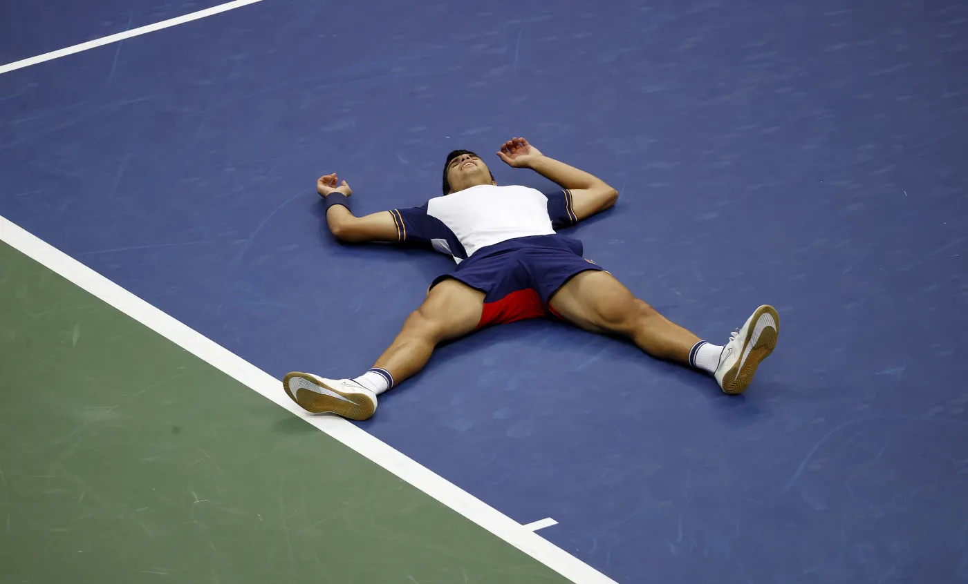 US Open. Alcaraz idzie w ślady Agassiego. 18-latek już w ćwierćfinale