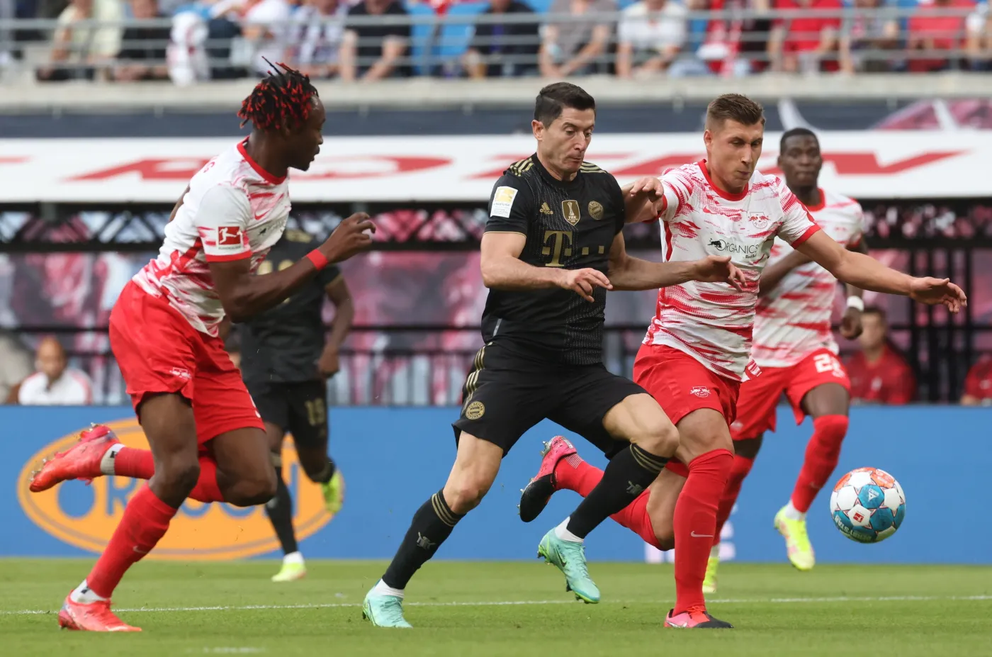 Kolejny dzień w biurze. Lewandowski z golem, Bayern z trzema punktami