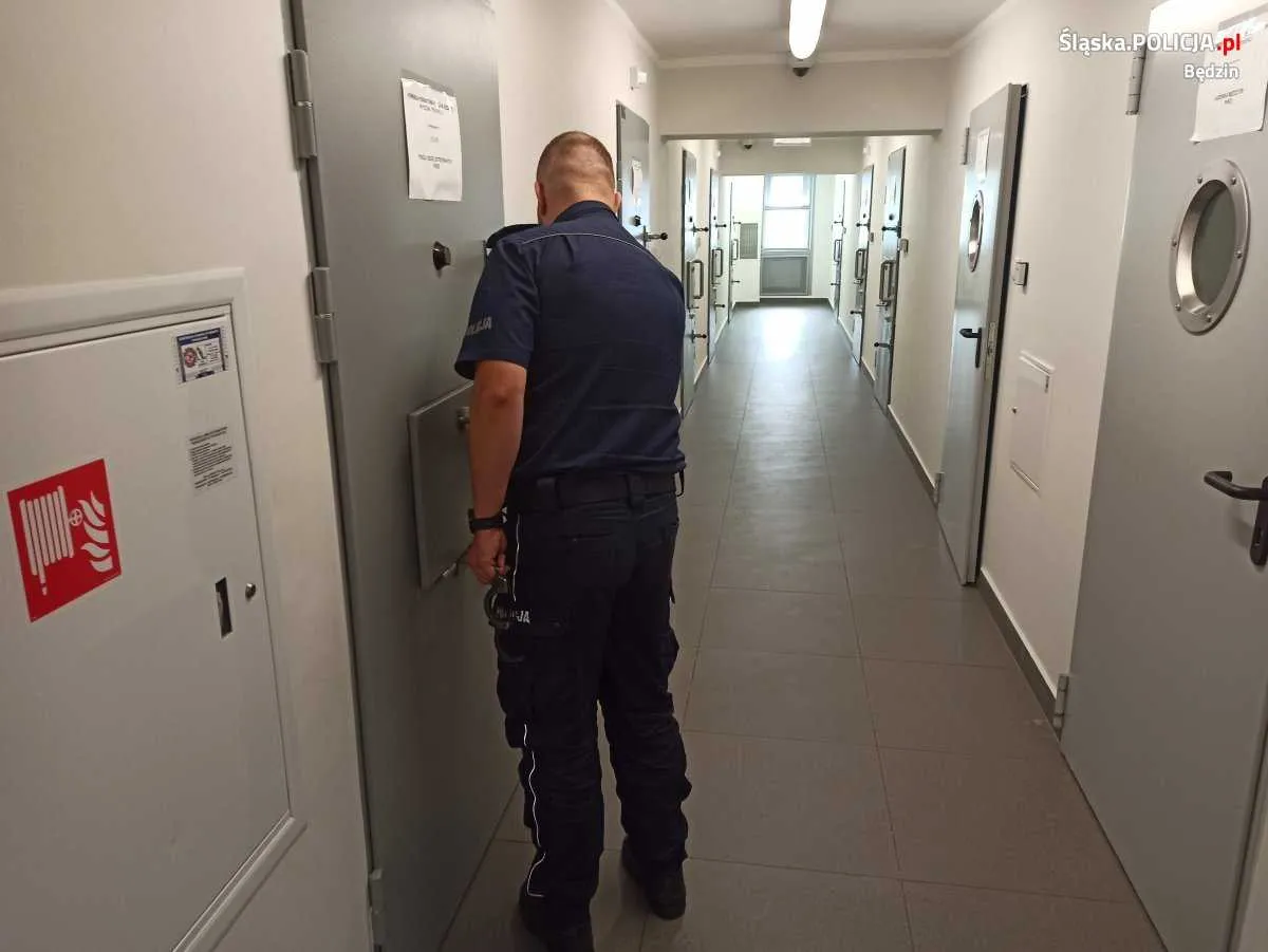 Ugryzł 13-latkę, by ukraść jej telefon. Nie udało mu się