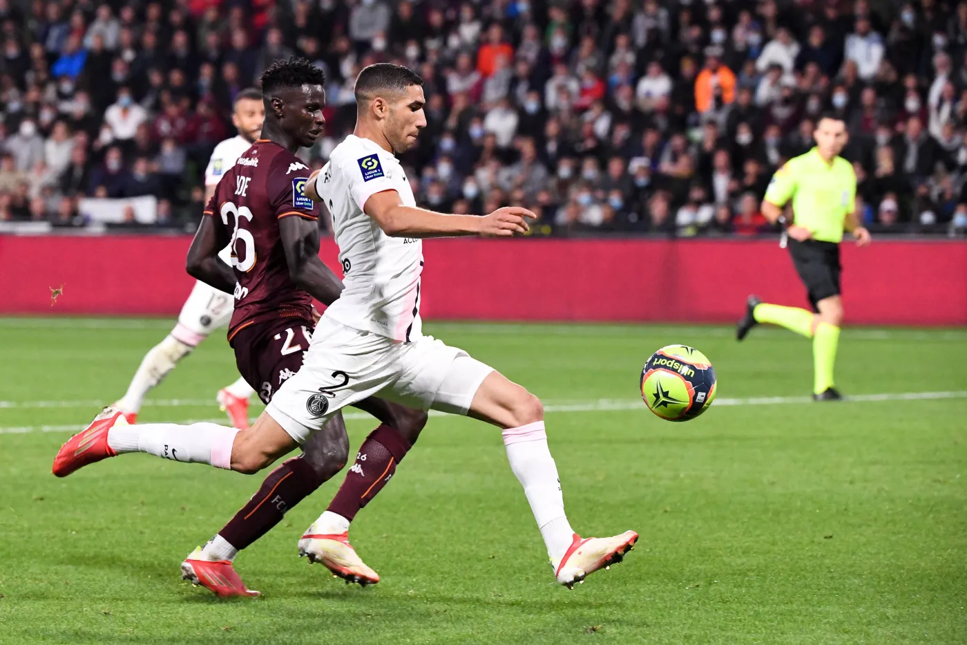 PSG rzutem na taśmę wygrało siódmy mecz z rzędu. Hakimi bohaterem