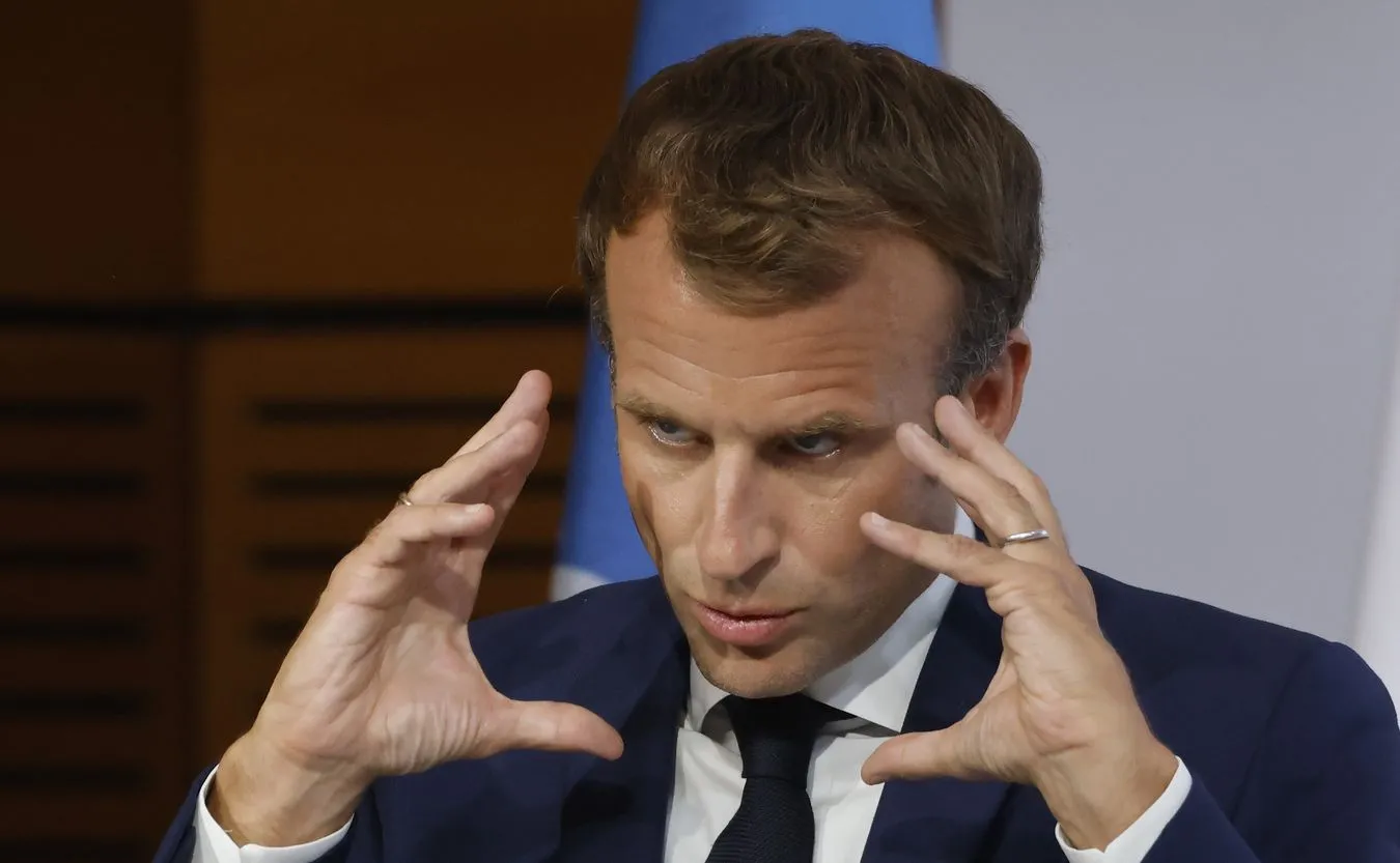 Macron uderzony jajkiem na targach gastronomicznych w Lyonie