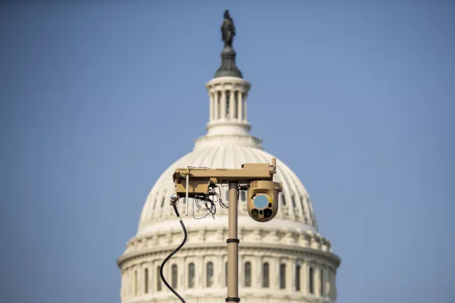 Incydent przed Kapitolem. Policja zatrzymała "uzbrojonego neonazistę"