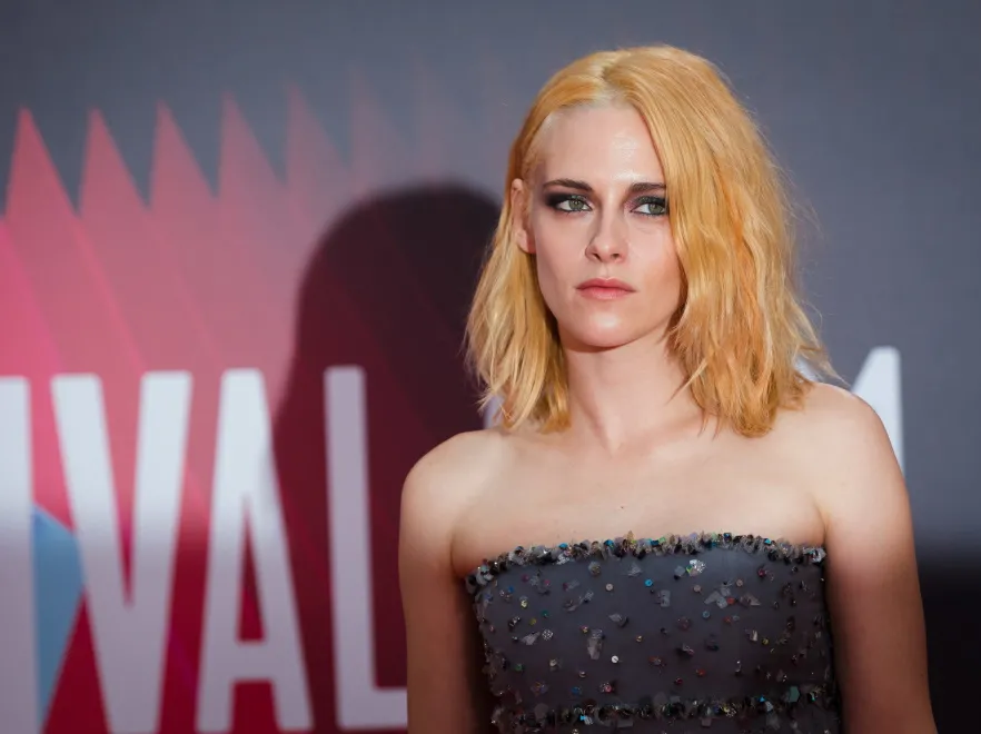 "Niedomytek z problemami". Internauci ostro krytykują fryzurę Kristen Stewart. FOTO