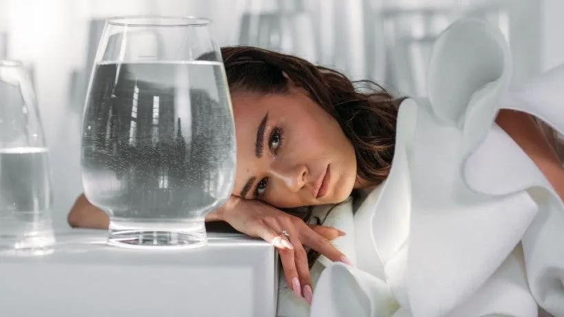 Natalia Szroeder połączyła siły z Flirtini. Efekt to nagranie "Powinnam?"