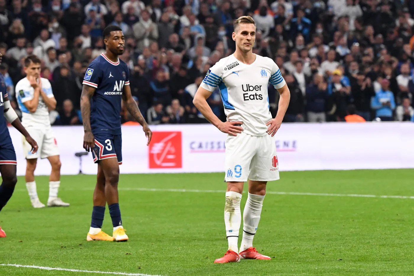 VAR zabrał Milikowi gola w meczu z Paris Saint-Germain