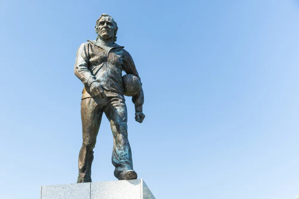 Mural z wizerunkiem Kazimierza Górskiego powstaje na bloku, w którym mieszkał