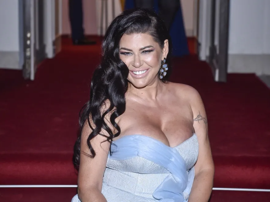 Iwona Węgrowska zaszalała (nie tylko strojem) na czerwonym dywanie. Nie wszyscy chcieli to widzieć... FOTO