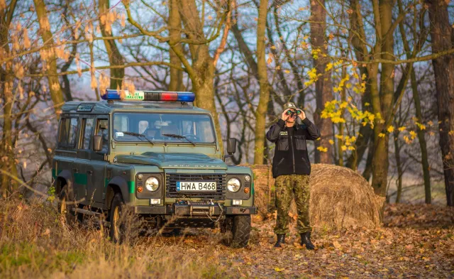 Nielegalni imigranci zdemolowali busa. SG pokazuje NAGRANIE