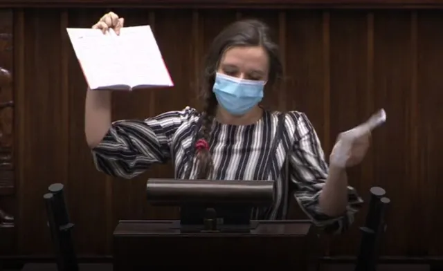 Jachira zaprezentowała własną wersję "Roty". "Nie rzucim Unii skąd nasz ród"