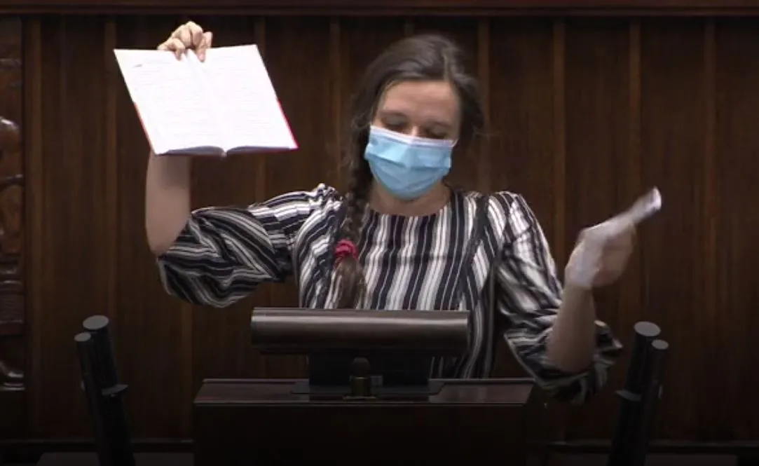 Jachira zaprezentowała własną wersję "Roty". "Nie rzucim Unii skąd nasz ród"