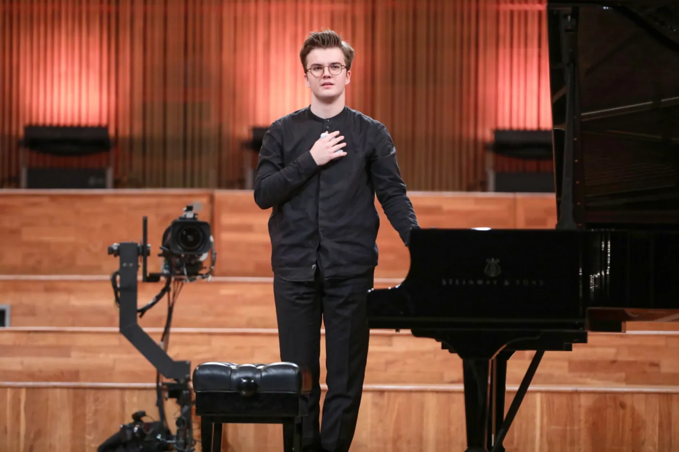 Polski pianista Piotr Alexewicz podczas występu pierwszego dnia przesłuchań III etapu Konkursu Chopinowskiego w sali koncertowej Filharmonii Narodowej w Warszawie