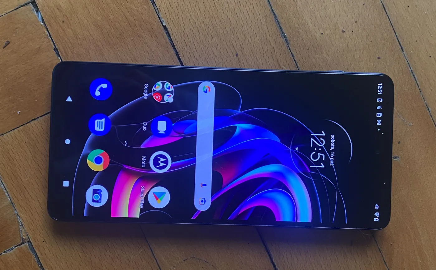 Motorola Edge 20 Pro. Smartfon, który pozytywnie zaskakuje