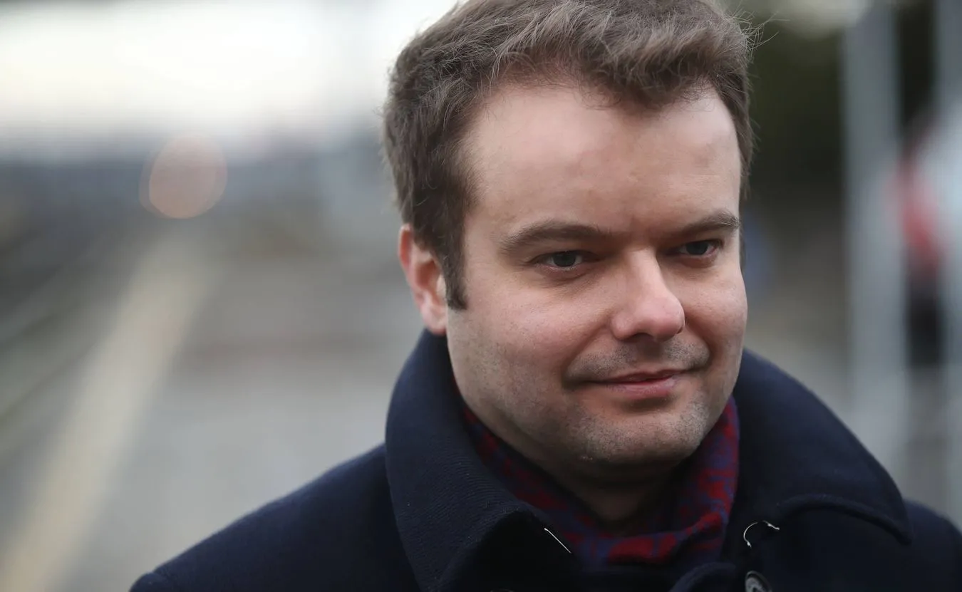 Sprzeczka na antenie TOK FM. Poseł PiS do dziennikarki: To ja pracowałem w KPRM, a nie pani