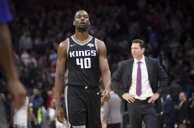 Liga NBA. Harrison Barnes trafił za "trzy" równo z końcową syreną