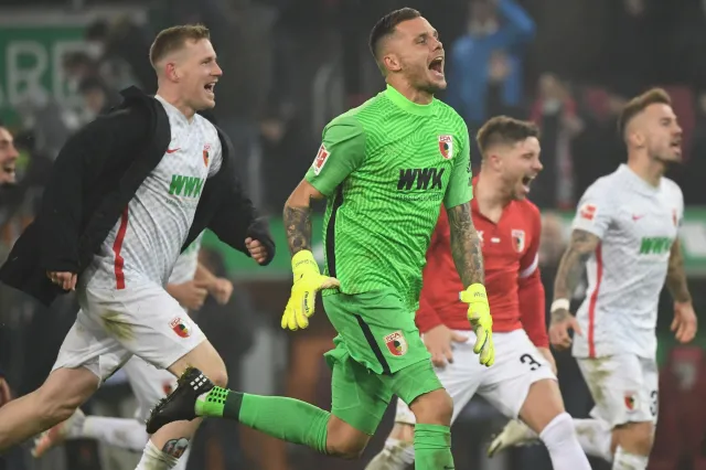 Sensacja! Lewandowski strzelił gola, ale z wygranej cieszyli się Gikiewicz i Gumny