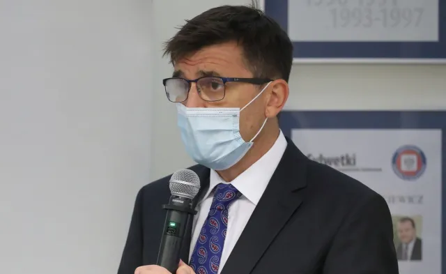 Rekordowa ilość dzieci z COVID-19. Dr Kuchar: Szczepcie najmłodszych