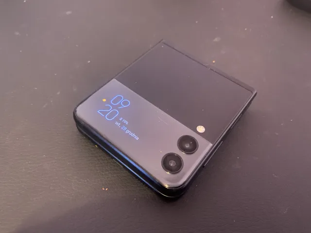 Galaxy Z Flip 3 5G to fajny składany smartfon, ale ta bateria...