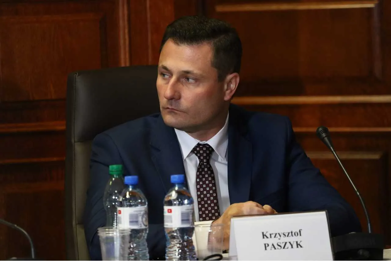 "Polskie szpitale i samorządy czekają na środki". Poseł apeluje do premiera