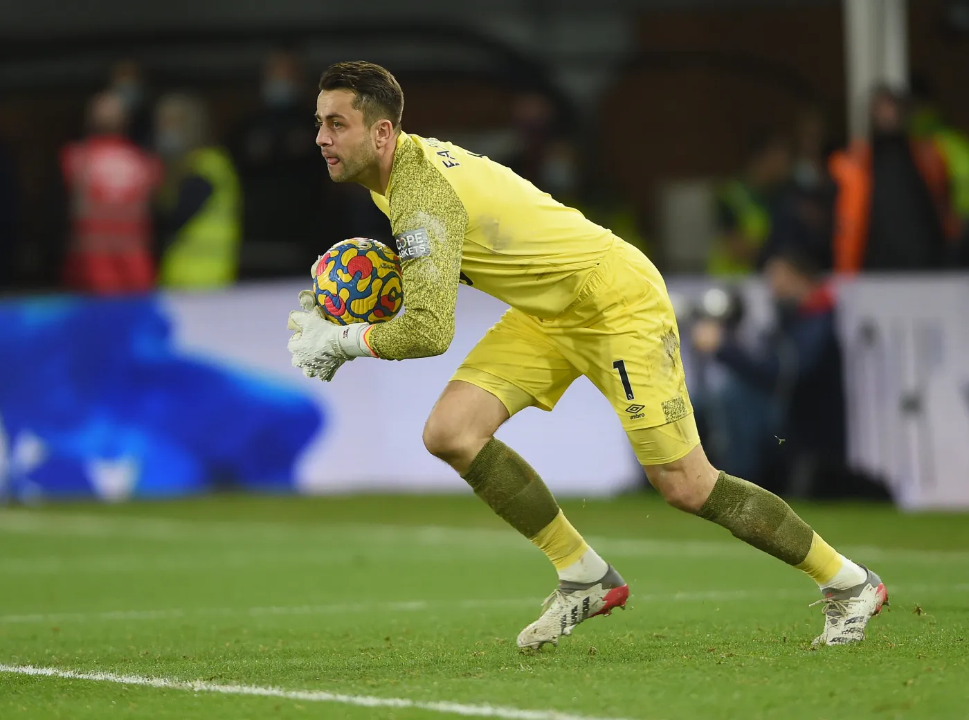 Fabiański dwa razy sięgał do siatki. Klopp zakażony koronawirusem