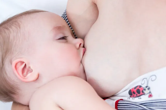 Udane karmienie piersią. Co zrobić, jeśli brakuje pokarmu?