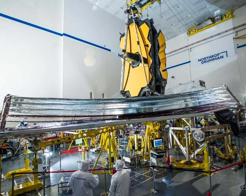 NASA informuje o "historycznym" sukcesie. Teleskop Webba rozłożył osłonę