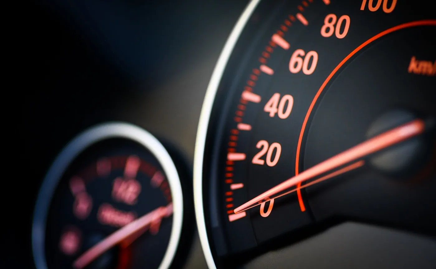 A samochody wciąż nie latają. Zamiast epoki Jetsonów, trwa era Tindera