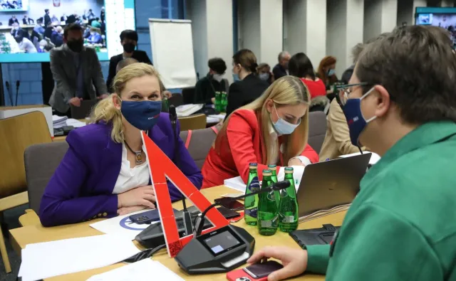 Kogo ominie "lex Czarnek"? Nowacka: To dzieci polityków PiS głównie są poza systemem