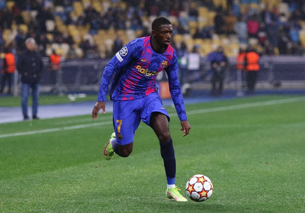 Barcelona rozstaje się z Dembele. "Brakuje mu zaangażowania"