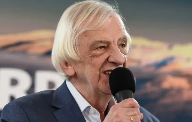 "Z pewnością premier jest osobą pewną na tym stanowisku, co najmniej do wyborów"