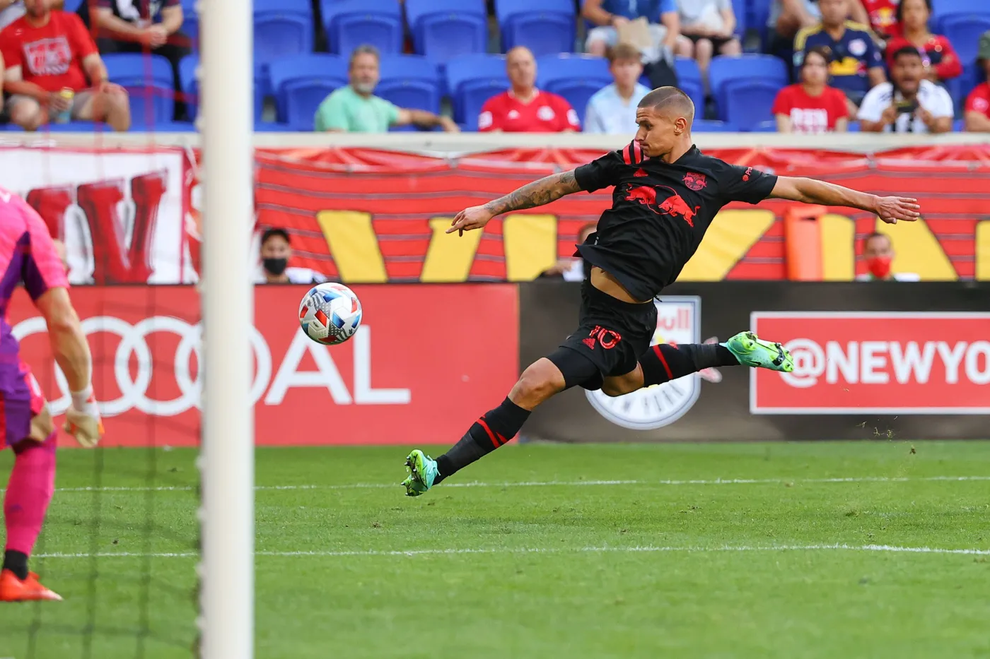 Gol Patryka Klimali na inaugurację serii meczów w lidze MLS [WIDEO]