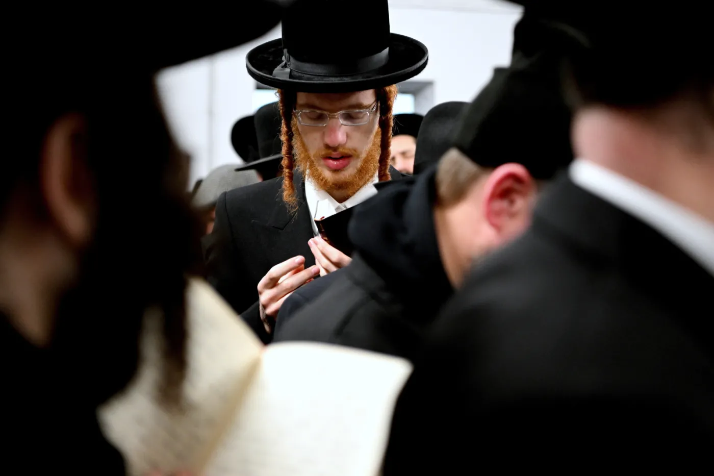 Chasydzi z całego świata przybyli modlić się przy grobie cadyka Elimelecha