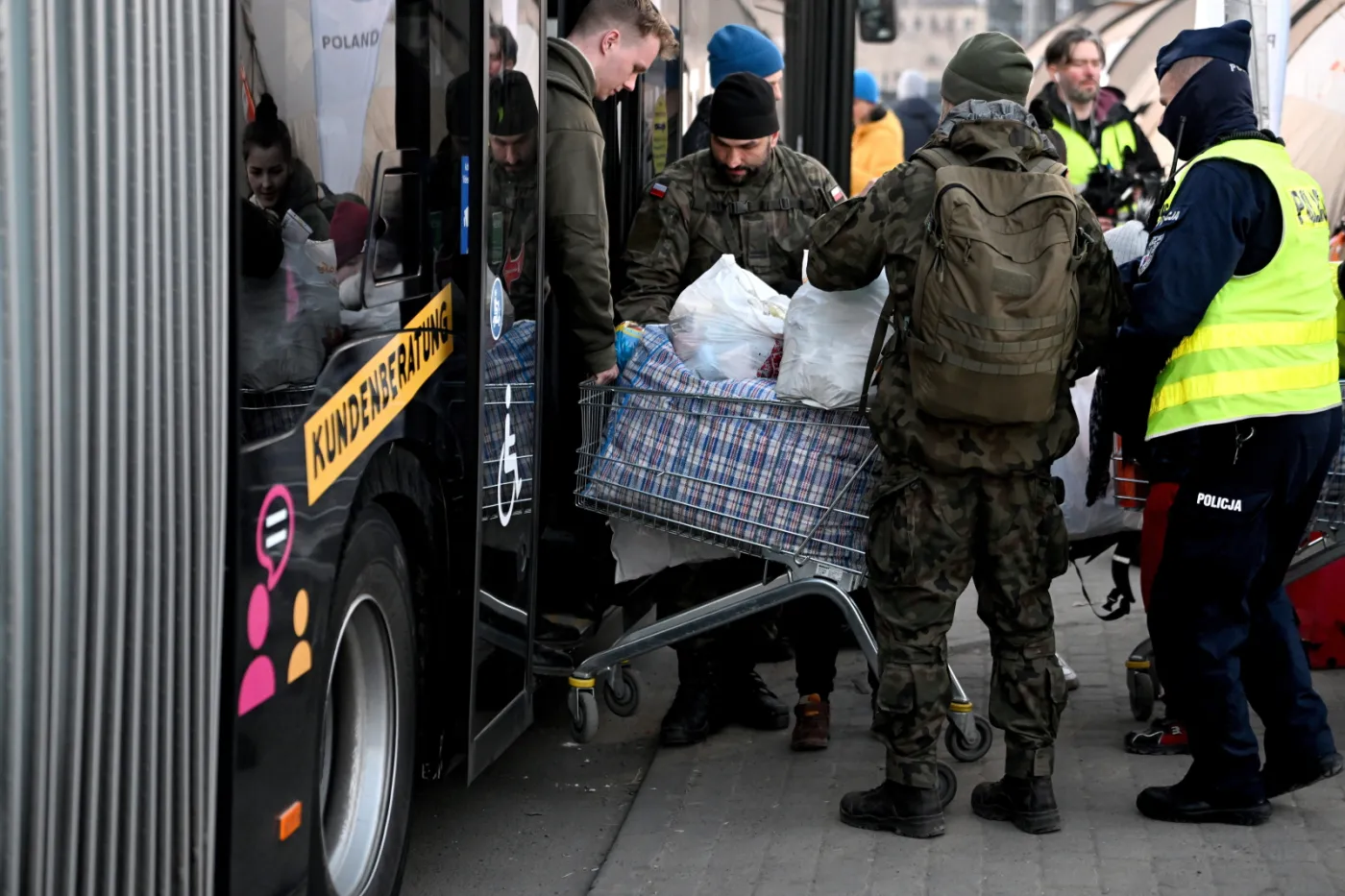 "Relokacja" uchodźców. Rząd i samorządy próbują uniknąć paraliżu największych miast