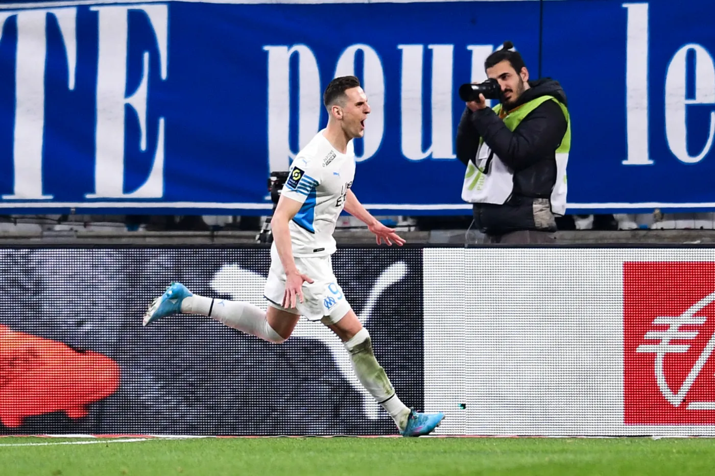 Milik strzelił gola, Bułka siedział na ławce rezerwowych [WIDEO]