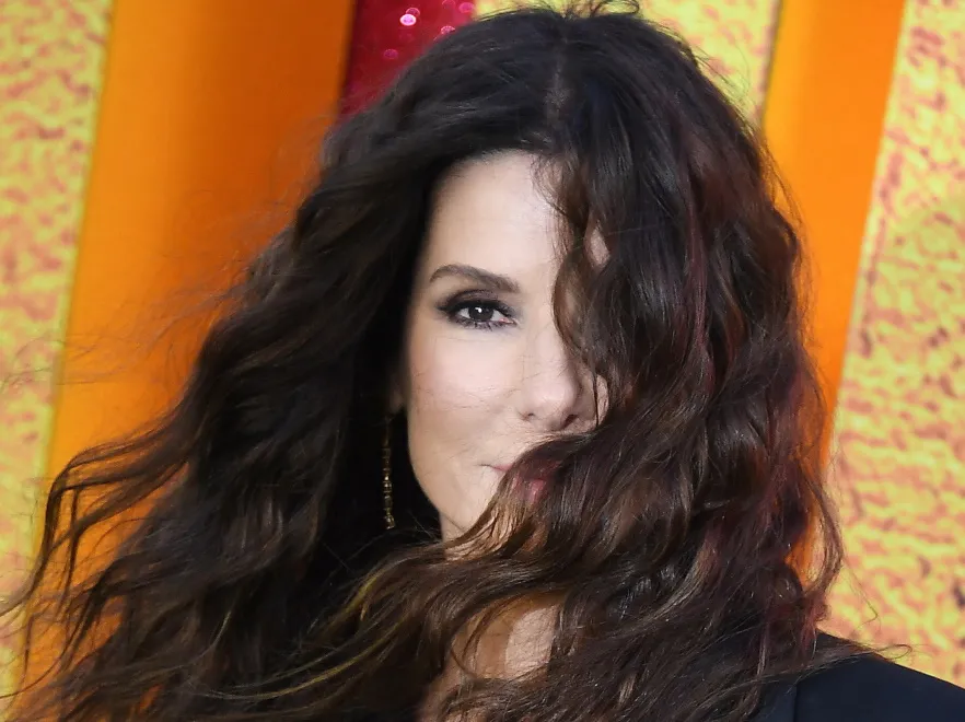 "Opamiętała się". Internauci zauważyli, że Sandra Bullock przystopowała z botoksem. FOTO