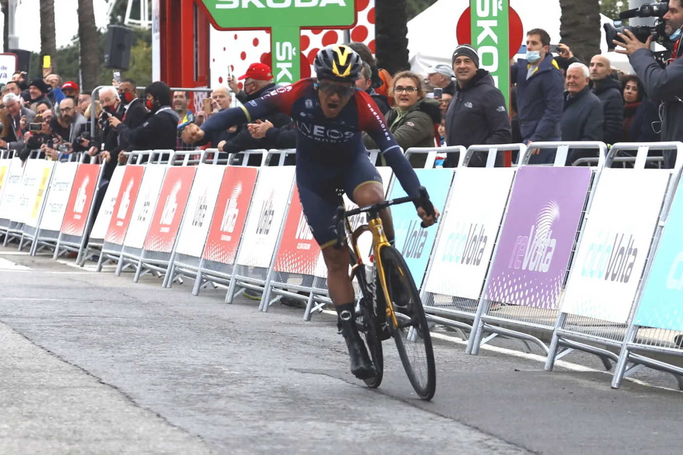 Niezwykła walka na finiszu 6. etapu wyścigu Dookoła Katalonii