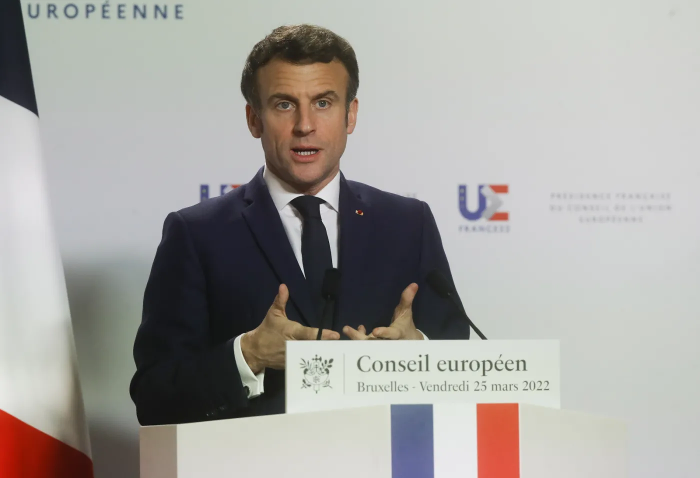 Macron broni Putina przed Bidenem: Nie nazwałbym prezydenta Rosji "rzeźnikiem"