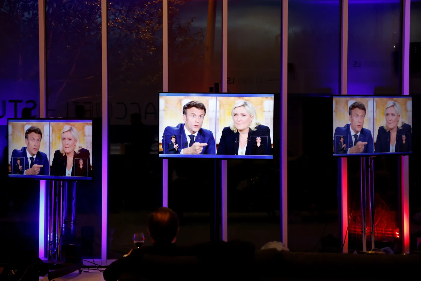 "Macron uznał wreszcie, że na Ukrainie Rosja popełnia zbrodnie, Le Pen tego nie zrobiła"
