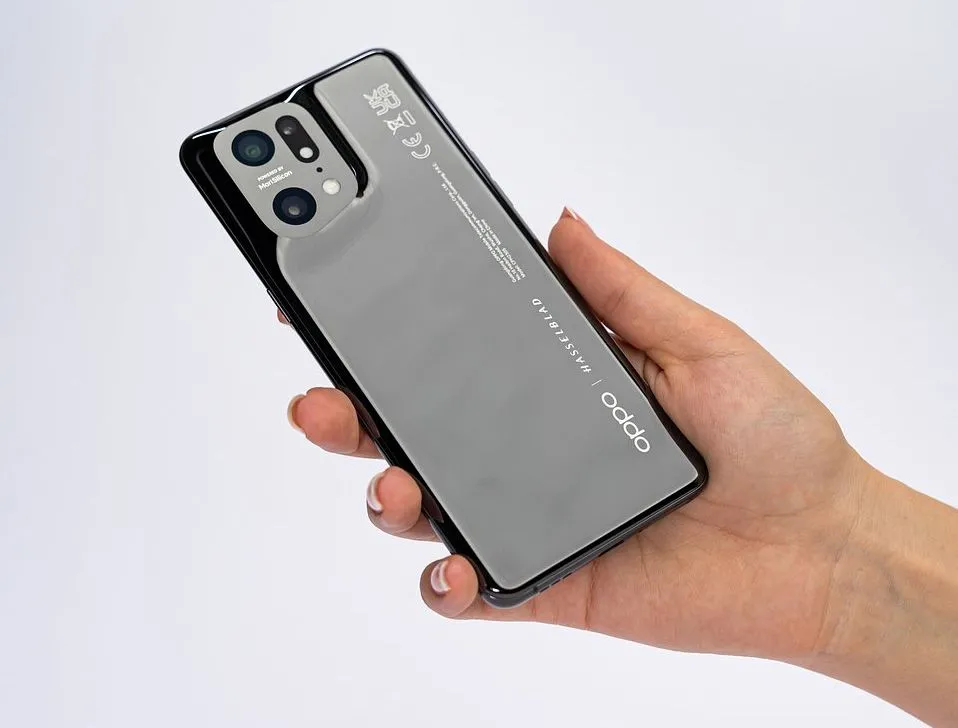 Oto nowy flagowiec Oppo. Cena Find X5 Pro zwala z nóg