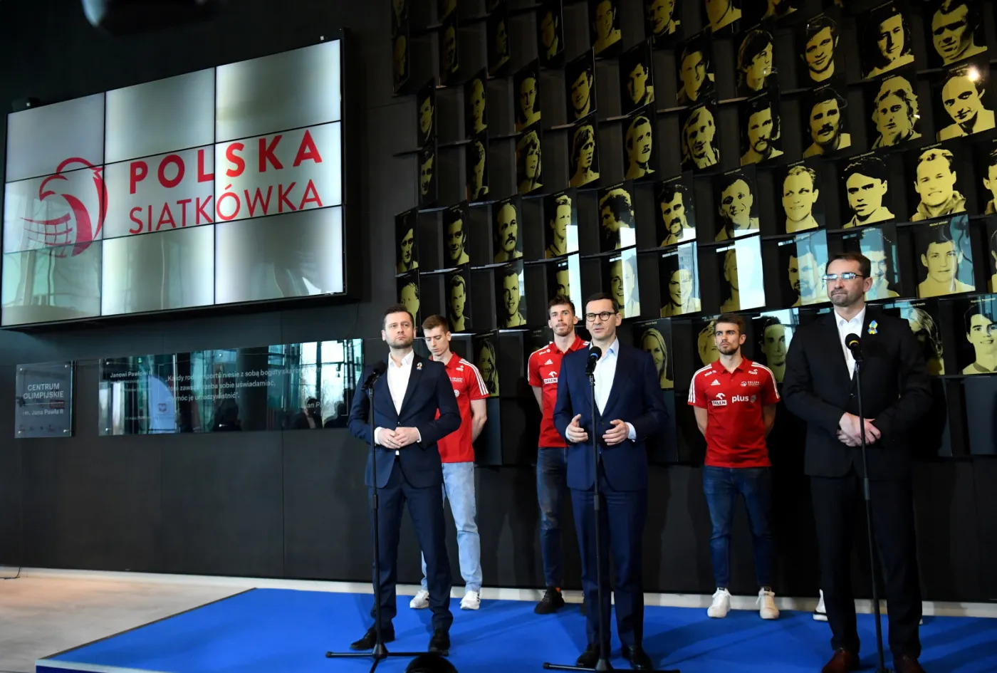 Minister sportu i turystyki Kamil Bortniczuk premier Mateusz Morawiecki prezes Polskiego Związku Piłki Siatkowej Sebastian Świderski