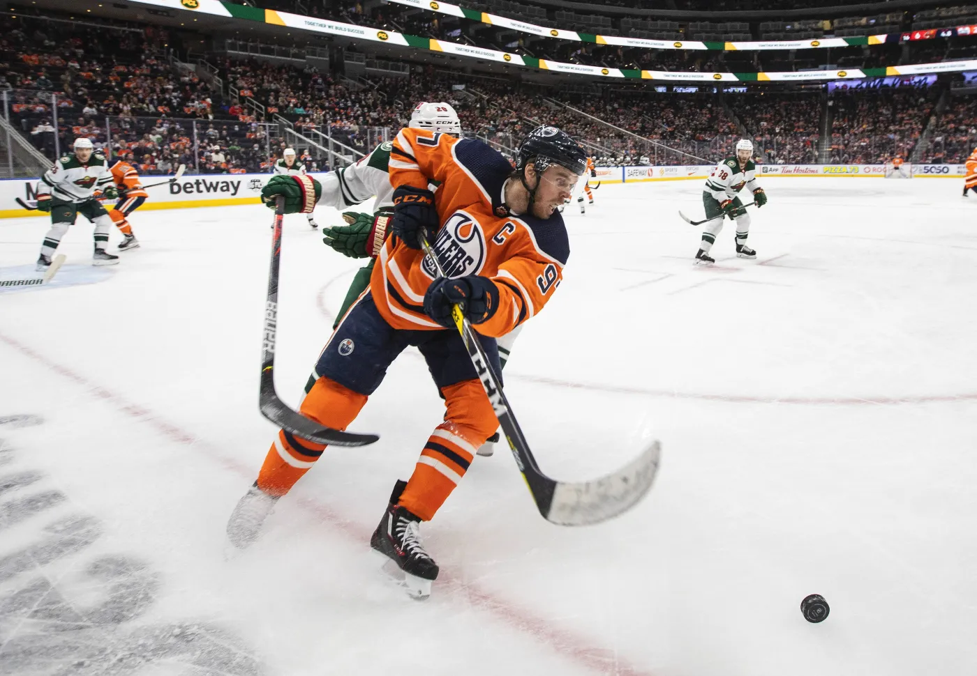 McDavid wygrał punktację kanadyjską, Matthews królem strzelców NHL
