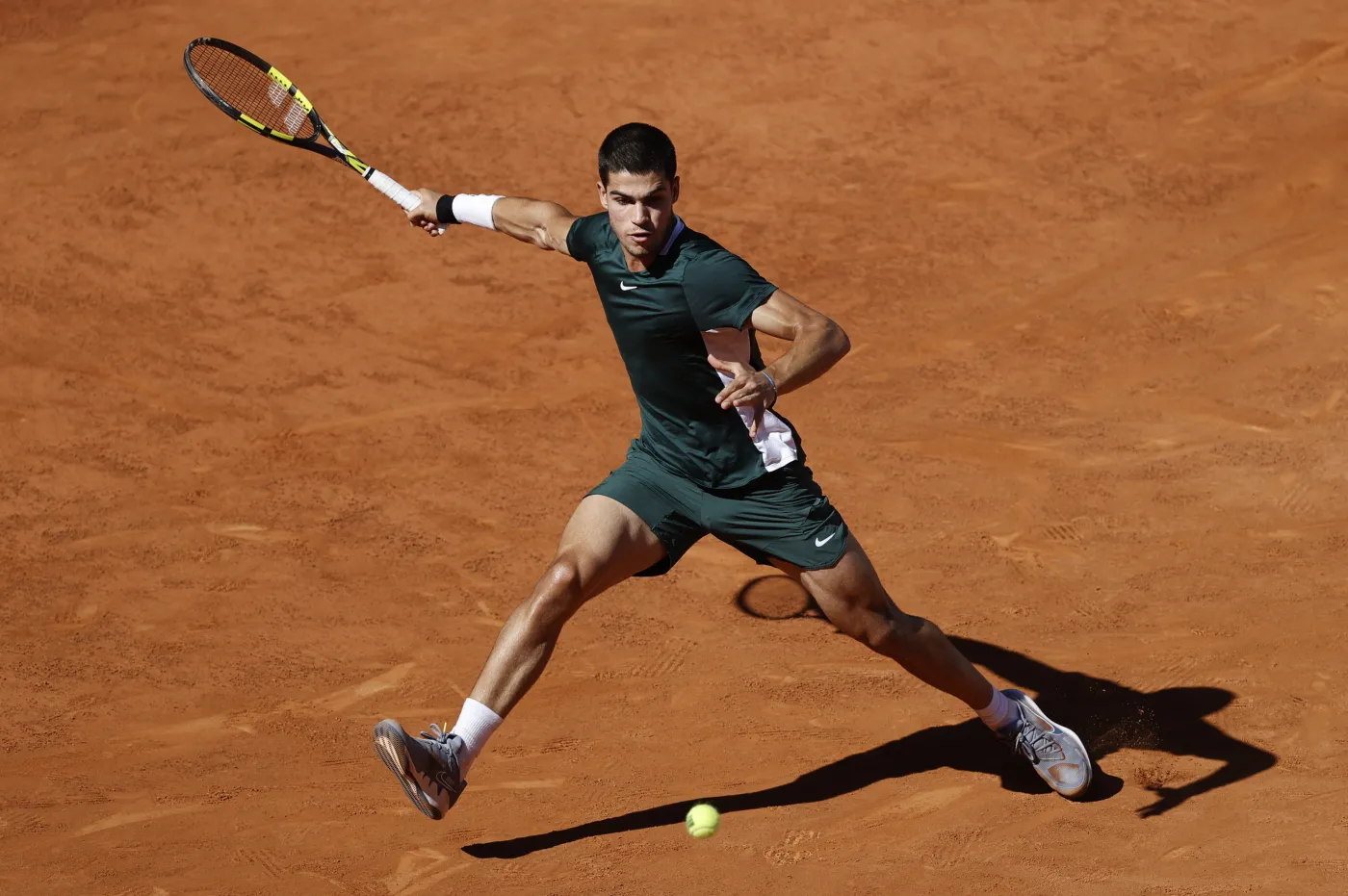 19-letni Hiszpan zrobił to, co nie udało się Hurkaczowi. Pokonał Djokovica